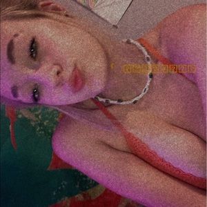 Meet your Posher, 𝑁𝑜𝑟𝑎.